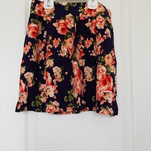 🦋3/$15💰Skirt  - Picture 1 of 2